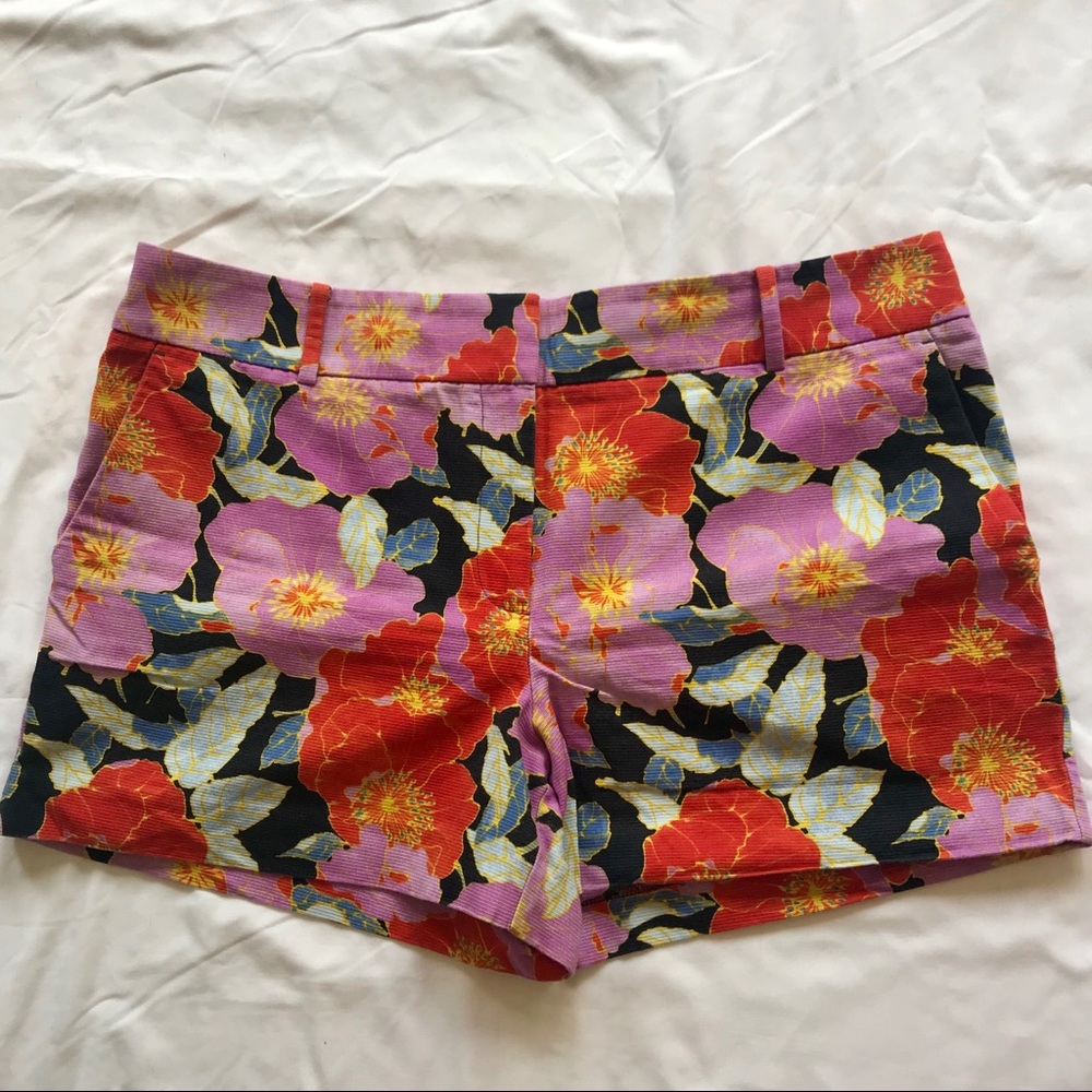 Beautiful floral Loft shorts, size 12